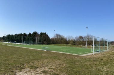 Nebel, Mühlenstadion - Kunstrasenplatz, © AT
