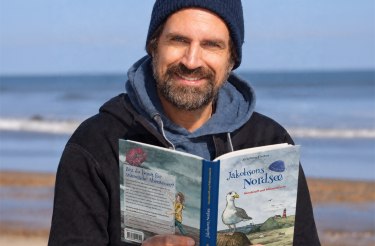 "Jakobsons Nordsee" Lesung für Kinder ab 8 Jahren, © c Jörn Peter Fischer "Jakobsons Nordsee" Lesung für Kinder ab 8 Jahren, © c Jörn Peter Fischer
