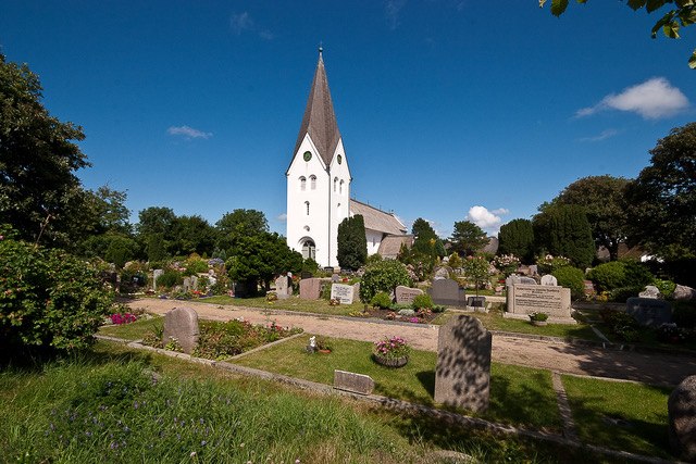 Nebel, Kirche außen (Bild von Peter Lückel), © St.-Clemens-Kirchengemeinde