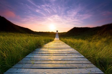 Bohlenweg bei Sonnenuntergang Amrum, © Michael Haul