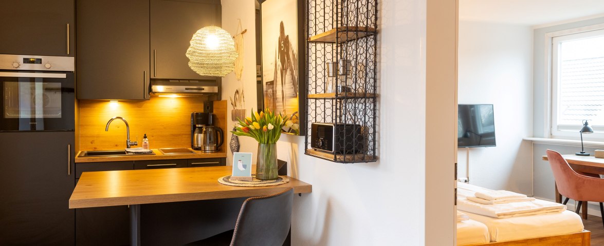 K&uuml;che mit Blick zum Schlafzimmer und Wohnbereich, &copy; TOMAS