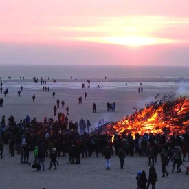 Osterfeuer am Nebeler Strand, © AmrumTouristik