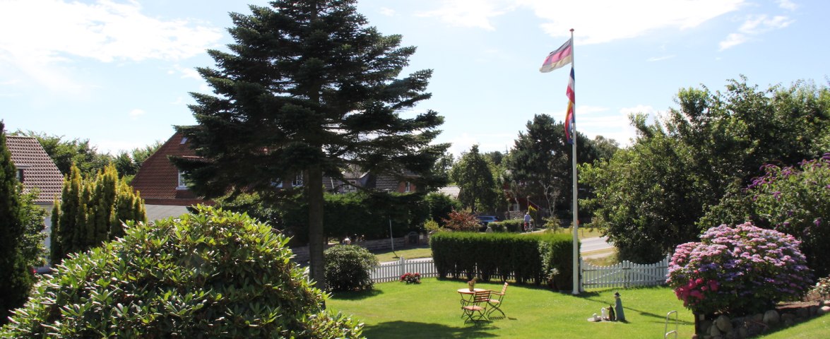 Wosmaaren - Blick vorderer Garten, © TOMAS