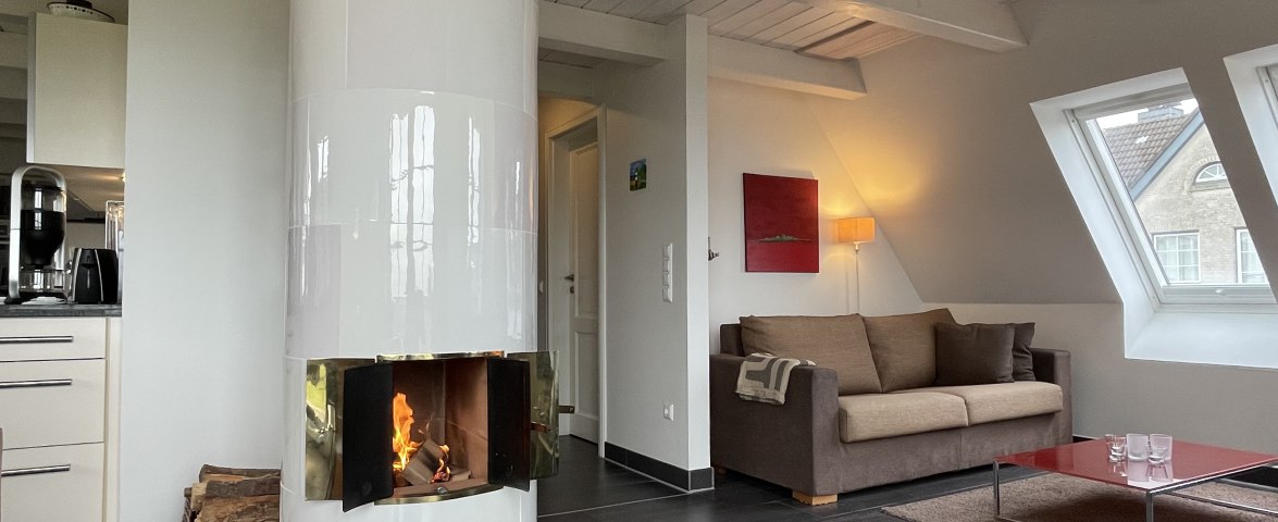 Kachelofen und Wohnzimmer, &copy; Christoph Geissler