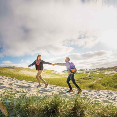 Paar auf dem Dünenwanderweg, © Oliver Franke