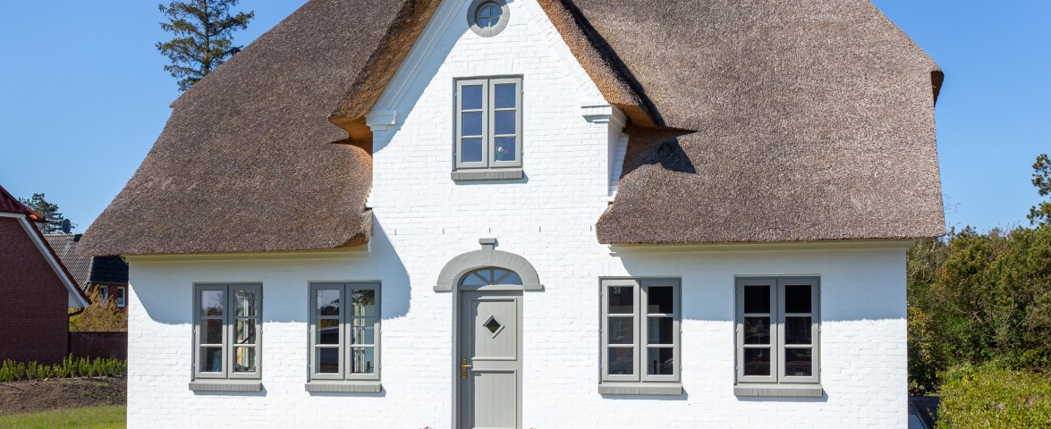 Hanjes Kapitänshaus in Nebel auf Amrum, © TOMAS