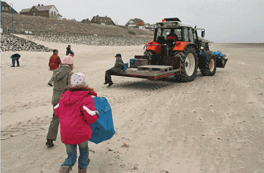 Strandreinigung auf Amrum!, &copy; AmrumTouristik