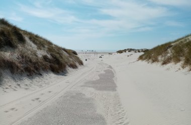 Hauptstrandübergang in Nebel, © AT