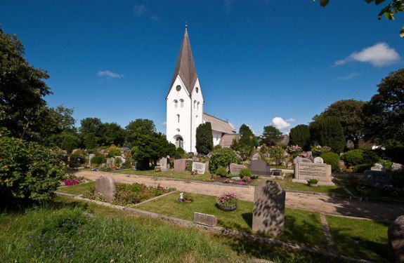 Nebel, Kirche außen (Bild von Peter Lückel), © St.-Clemens-Kirchengemeinde Nebel, Kirche außen (Bild von Peter Lückel), © St.-Clemens-Kirchengemeinde