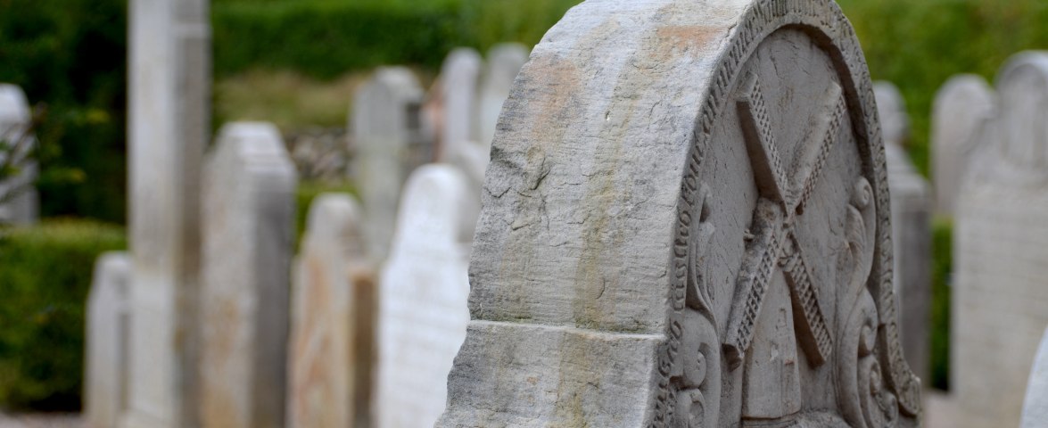 Grabstein Mühle (c) K. Quedens Kopie, © K.Quedens Grabstein Mühle (c) K. Quedens Kopie, © K.Quedens