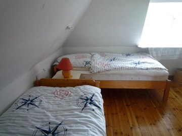 2. Schlafzimmer mit kleiner Waschecke, © TOMAS