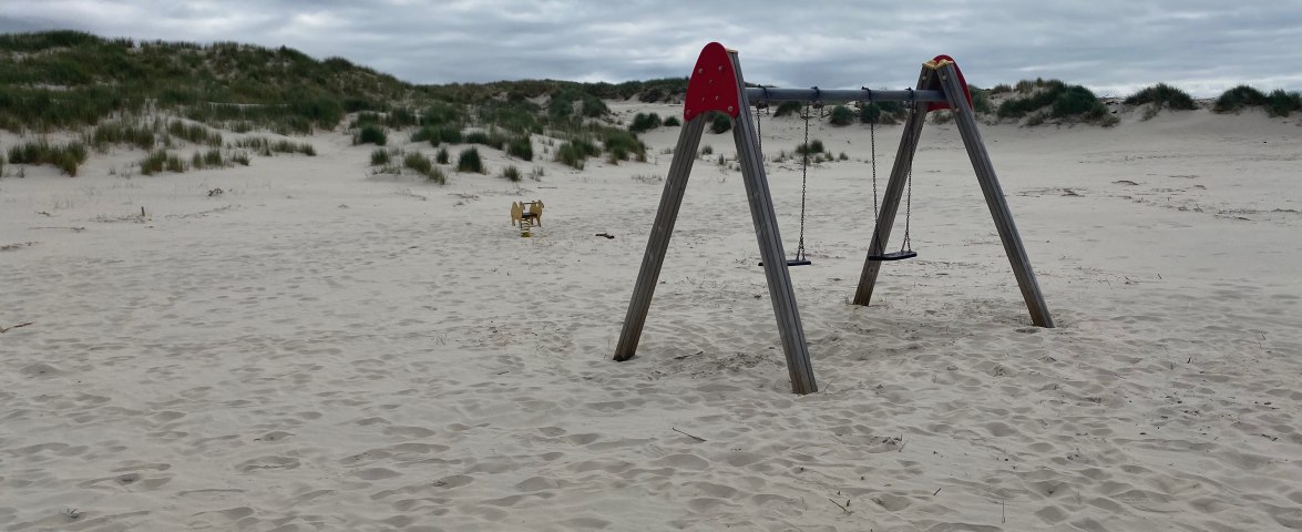 Nebel, Strandspielplatz, &copy; AT