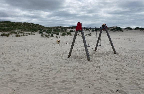 Nebel, Strandspielplatz, © AT