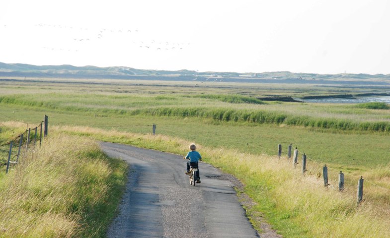 Kind-auf-dem-Rad-Amrum, © Kai Quedens