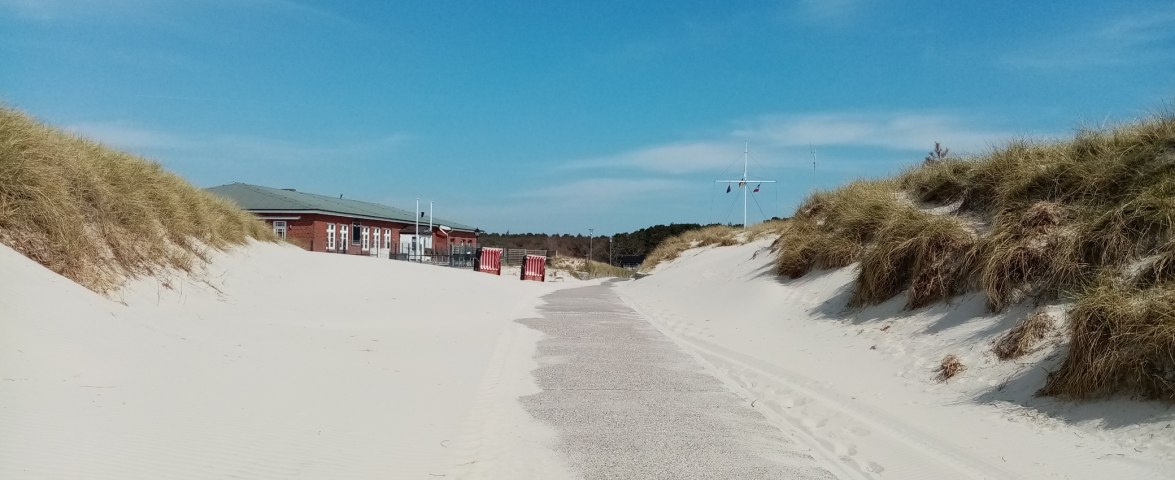 Hauptstrandübergang in Nebel, © AT Hauptstrandübergang in Nebel, © AT