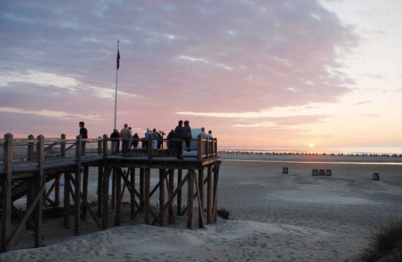 Aussichtsplattform am Hauptstrandübergang, © AT