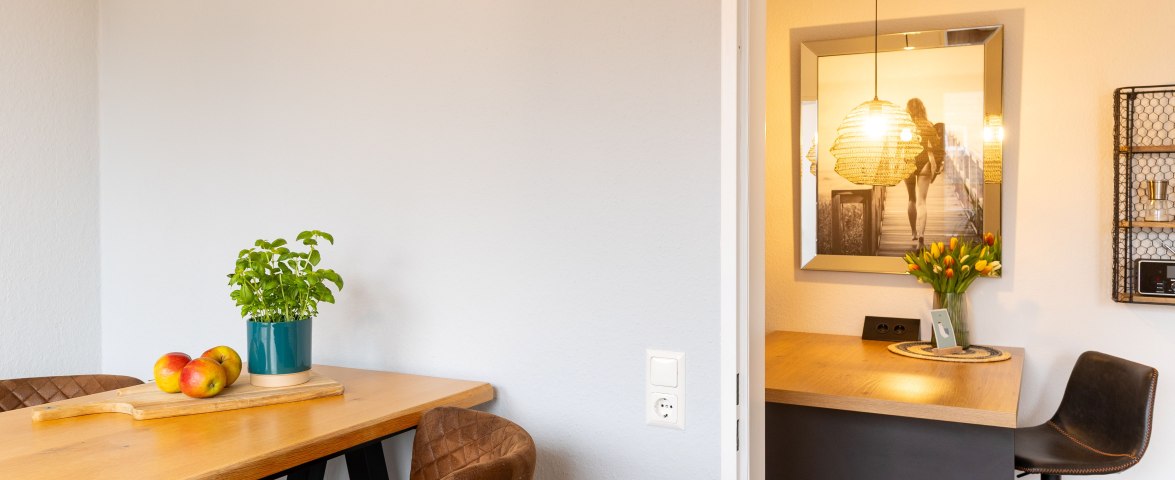 Esszimmerblick zur K&uuml;che, &copy; TOMAS