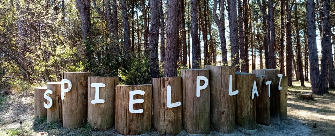 Norddorf, Spielplatz am Minigolfplatz - Eingang an der Lunstruat, © AT